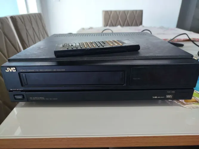 Vídeo Cassete JVC leia o anúncio