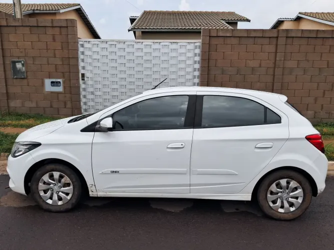 Chevrolet Onix JOY Hatch 1.0 8V Flex Mec. 4P 2019