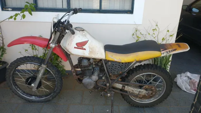 Moto Honda xl trilha 