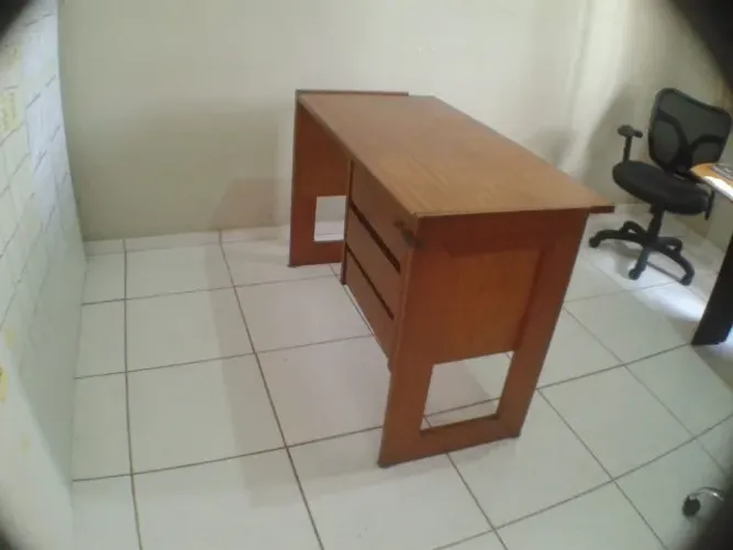 Escrivaninha de Madeira com 3 gavetas 105 x 60 x 80
