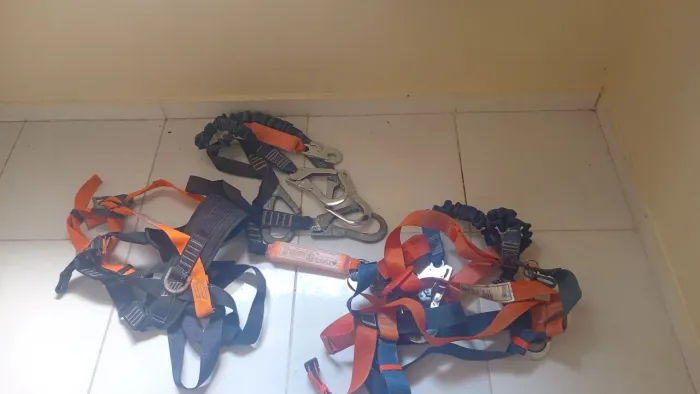 Vendo dois cintos de segurança