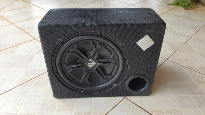 Subwoofer Falcon com Caixa Dutada - Grave Forte e Pronto para Instalar