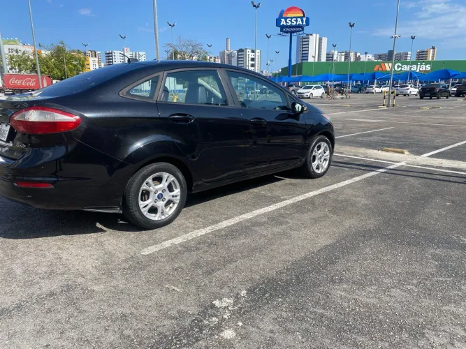 Ford Fiesta Sedan 1.6 16V Flex Aut. 2015