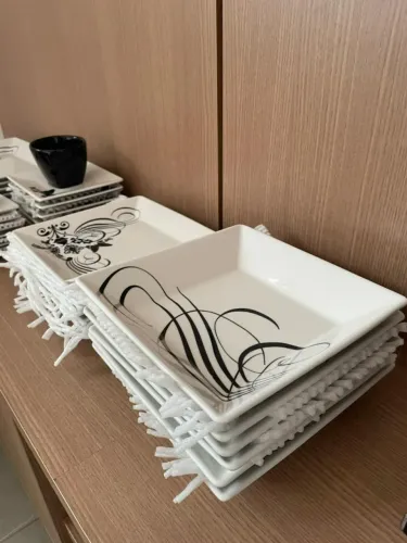 Conjunto de Porcelana Oxford para 6 pessoas com 30 peças