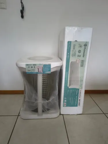 Boa noite?    Vendo esse Ar-Condicionado Prime Air Split Inverter 12000BTUs Quente/Frio.