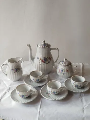 Conjunto de café porcelana canelada pozani Jundiaí com estampa florais e filete dourado