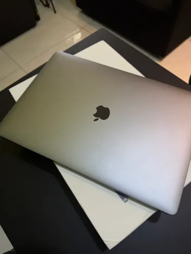 MacBook Pro i7 16GB / 512 SSD 