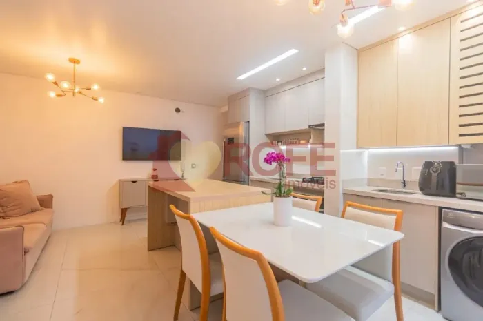 Apartamento para venda reformado em Moema, Porteira fechada com 2 quartos, sendo 1 suíte,