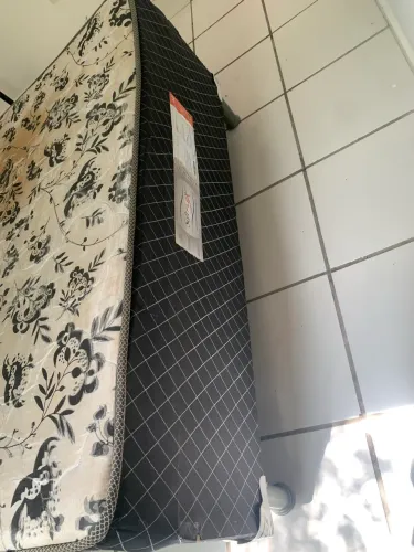 A venda cama casal Box de molas