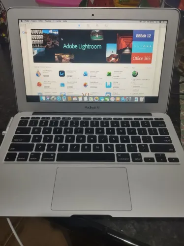MacBook Air 2011 Core i7 4gb RAM ssd