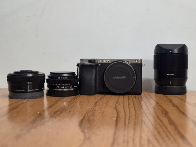 Kit Sony A6300 + 3 Lentes (56mm AF, 25mm, 16-50mm) + Filtros K&F + Bolsas