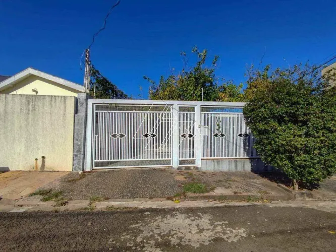Casa ampla com suíte, edícula e quintal à venda Jardim Alvorada, Zona Leste, Marília/SP
