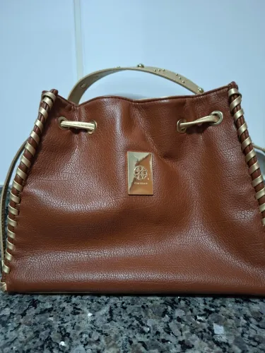 Bolsa , Modelo e cor atemporal. Elegante