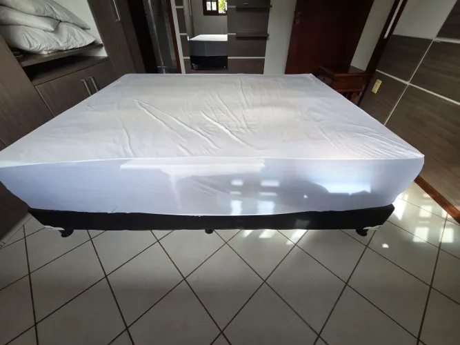 Cama box Queen com colchão
