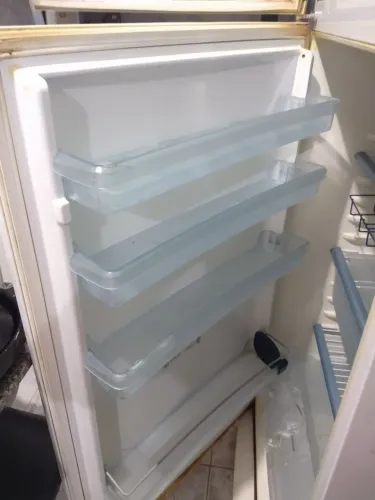 Vendo geladeira 