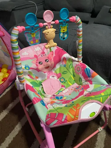 estou vendendo cadeirinha de bebê que faz massagem valor 180