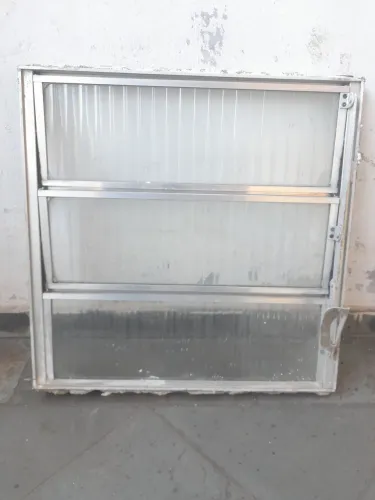 BASCULANTE 50 X 50 DE ALUMÍNIO