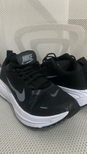 Tênis Nike Preto com Branco - Novo