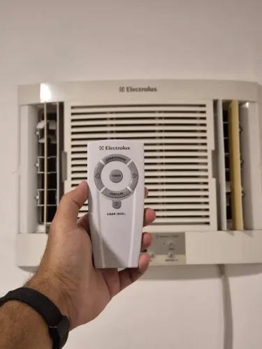 Ar condicionado janela Electrolux 10000 Btu com controle