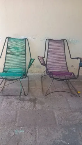 Vendo duas cadeiras de balanço em ferro com corda