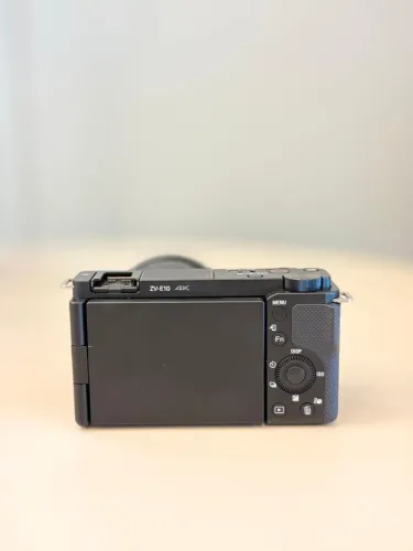Sony ZV-E10 + lente do kit + cartão SanDisk Extreme Pro 64GB 200MB/s 