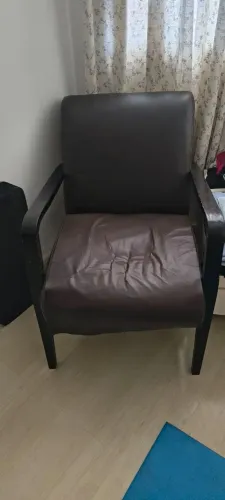 Cama com colchão e poltrona e