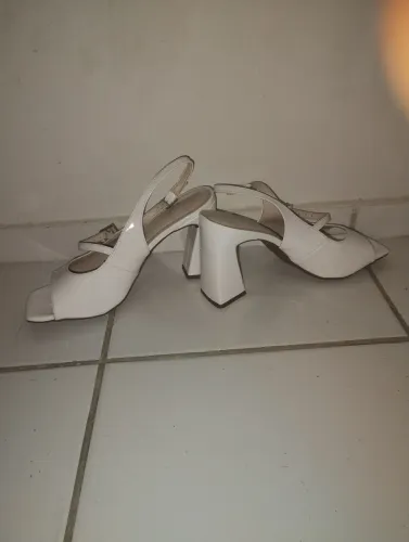 Sandália salto alto
