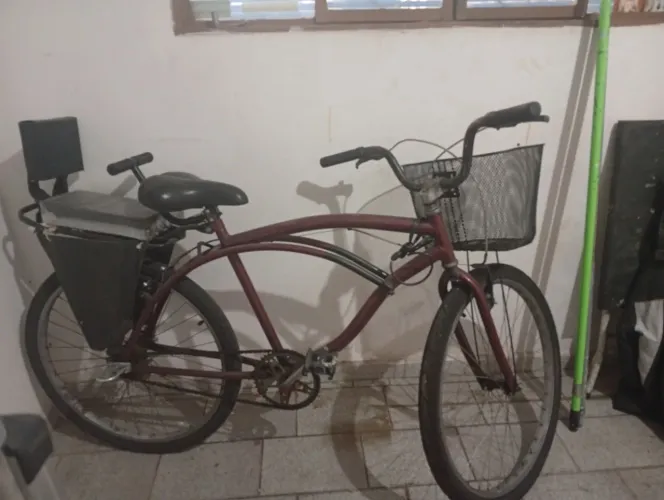 Bicicleta caiçara com acessórios novos para carregar criança