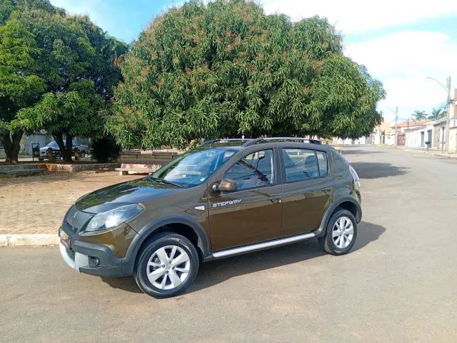 Renault Sandero Stepway Hi-power 1.6 8V 5P 2014