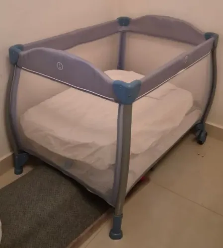 Berço Portátil Desmontável com Colchão