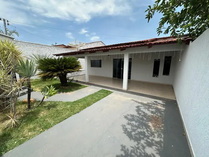 EF- CASA NA VARJOTA