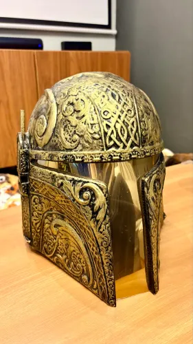Capacete Mandaloriano Estilizado