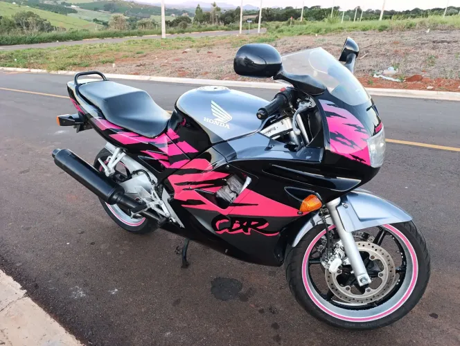 Moto CBR 600 f Raridade 