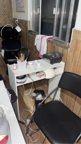 Vendo mesas de manicure