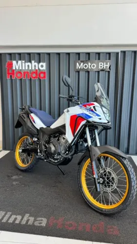 XRE300 SAHARA Adventure 2027 0KM - Financio, cartão de crédito em até 12x, consórcio.