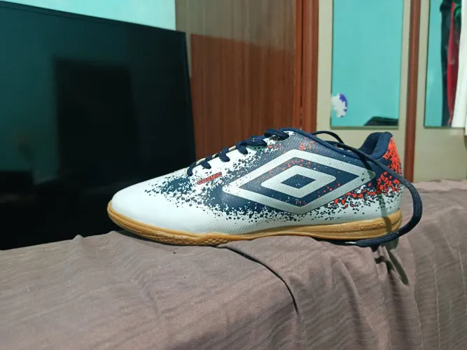 Chuteira de Futsal, usada somente 2 vezes.