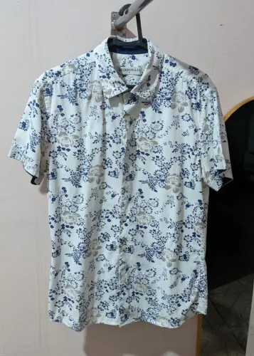 Camisa Broken Rules de botão manga curta tamanho P