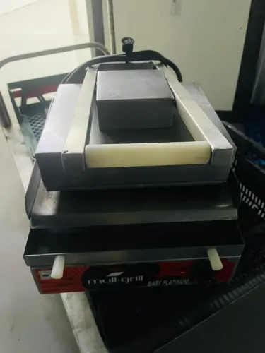 Vendo chapa elétrica baby platinum_Mult-grill_220V