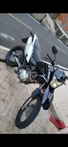 Vendo moto bros 150 cc partida e freio a disco  toda boa sem multas   WhatsApp *