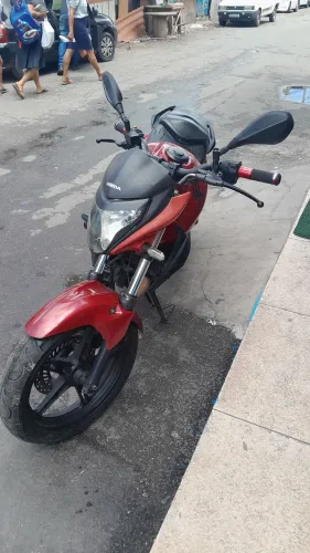 Honda cb300 toda em dia revisada sem multa só pegar e andar