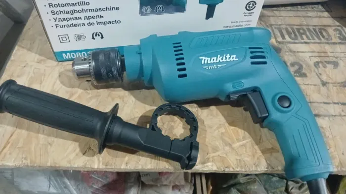 Furadeira makita nova