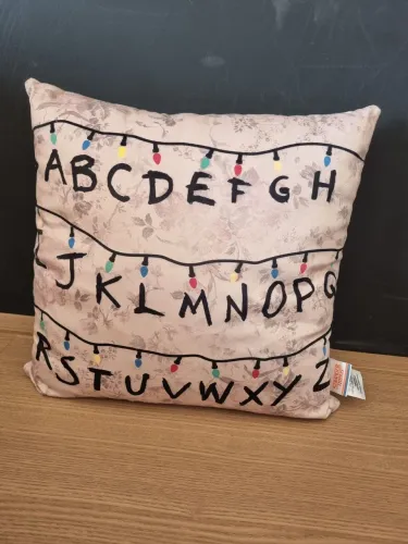 Almofada com luzes "Stranger Things"