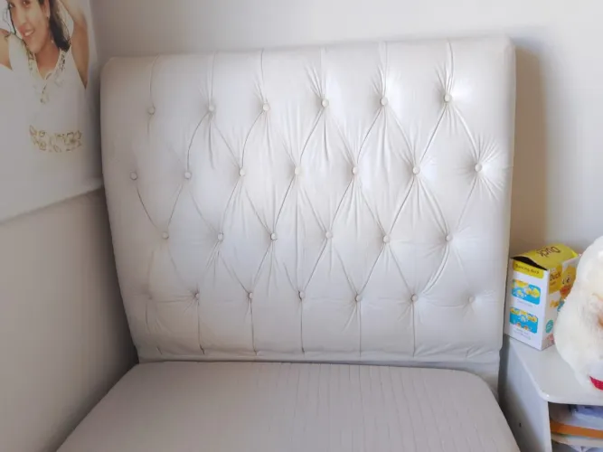 Vende se cabeceira de cama de solteiro 
