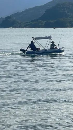 Vende-se barco inflável marine 4 novo com motor 3.6 toyama zero 