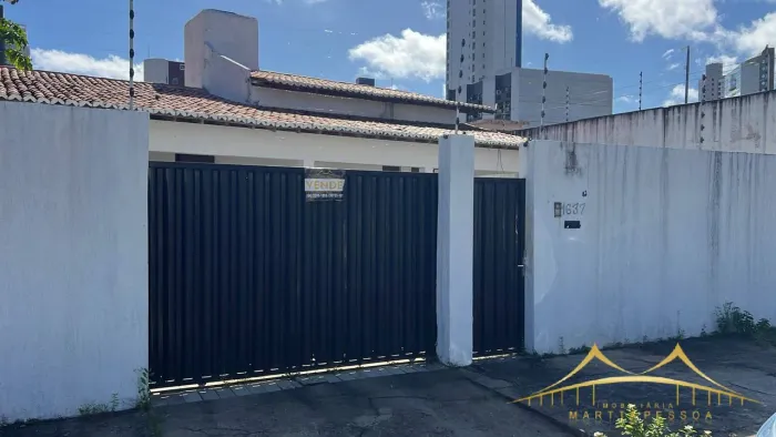 Casa em Lagoa Nova com 3/4 Sendo 01 Suite + Escritorio, 06 Vagas, 193m²