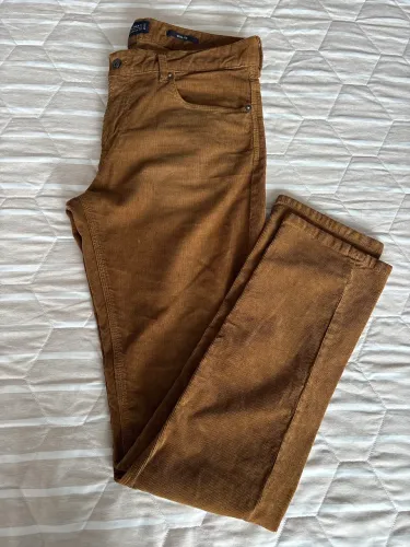 Calça masculina Zara em veludo tamanho M