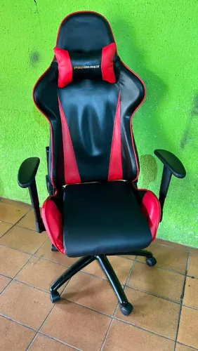 Cadeira gamer giratória no corvin preto e vermelho