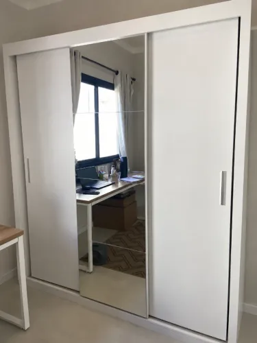 Guarda-roupa MDF 3 portas de correr com espelho - Excelente estado