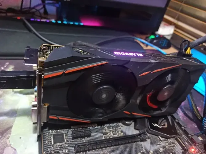 Placa De Vídeo Rx 470 4gb Gigabyte G1 Gaming Revisada E Fria Ideal Para Cs2 Valorant Gta V