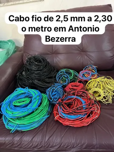 2,30 O METRO,Muito cabo fio de 2,5mm de várias cores.